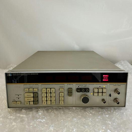 Used HEWLETT PACKARD 3335A SYNTHESIZER LEVEL GENERATOR